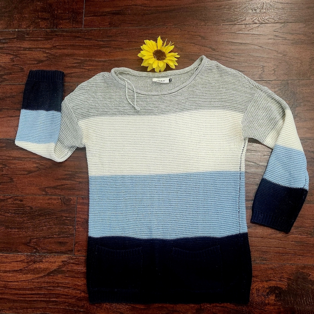 Only Women's Sweater in Gray, White, and Blue Crew 🩵🩵🖤🩵